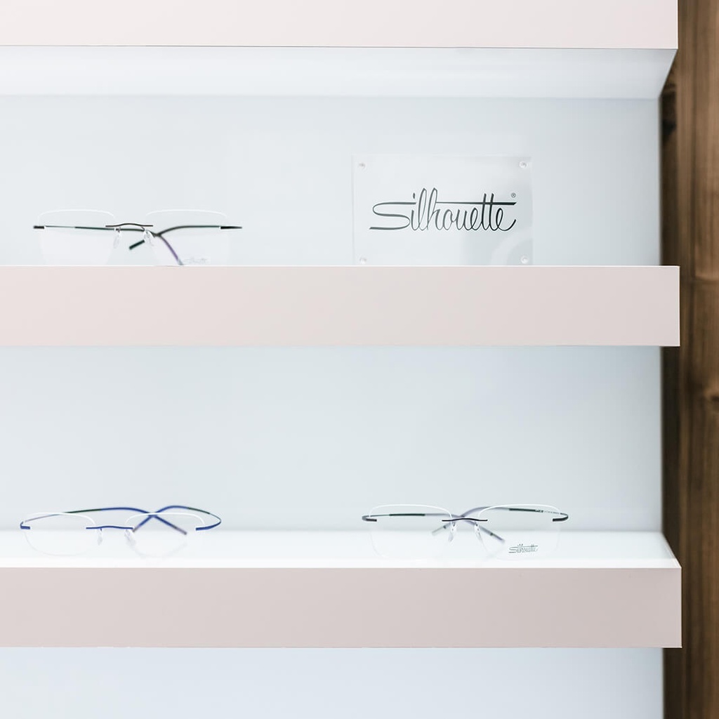 Diverse LED shelf, magnetic bottom