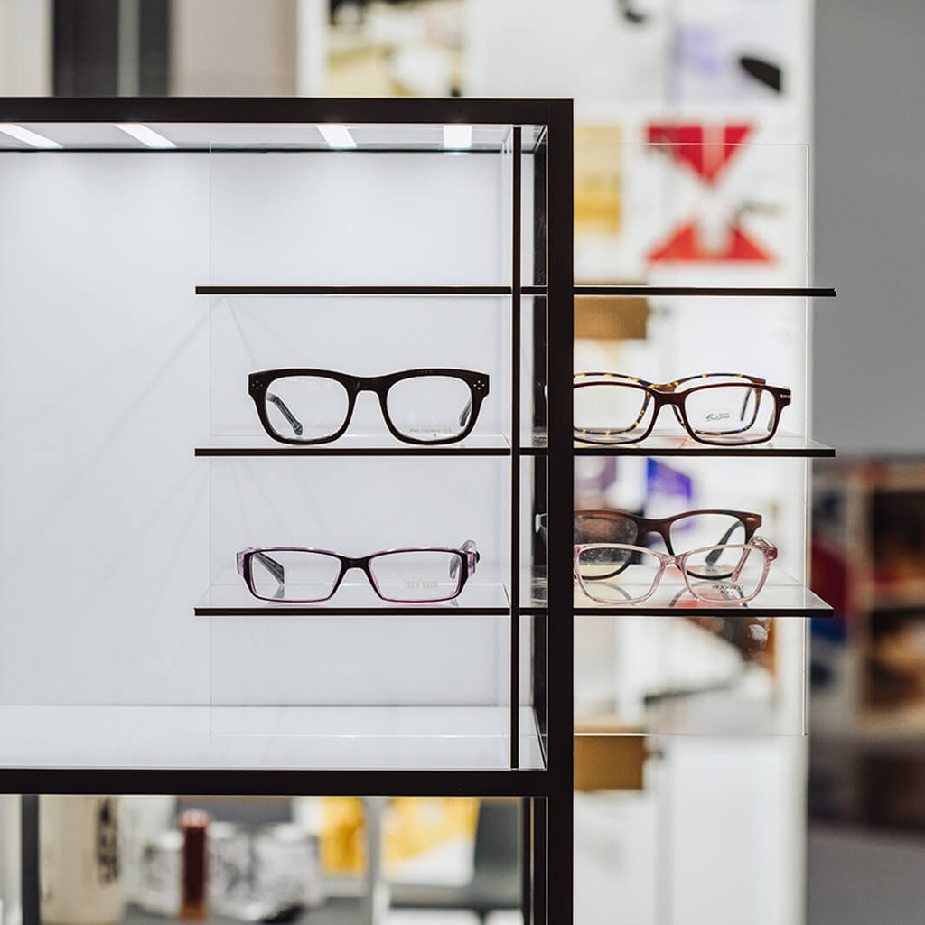 STK display, 2 Criss-Cross shelves (32), 20 trays (200), 400x1555x785 mm