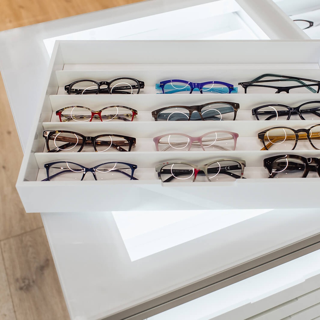 Showcase table with tray(s), acrylic