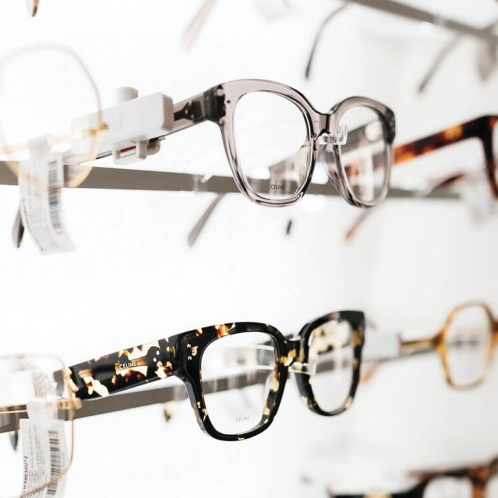 Clear Look frame holder (1), transparent polycarbonate