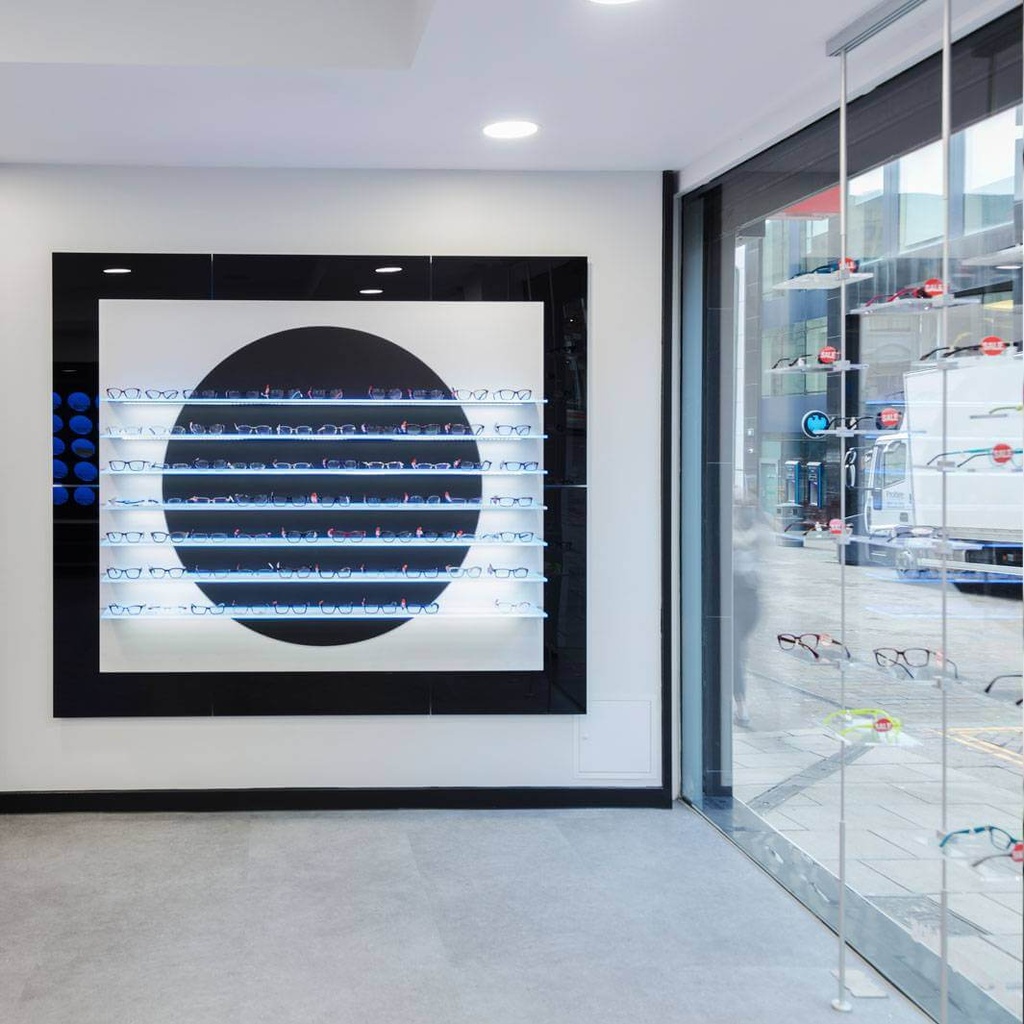 Aura R wall display, black circle, 7 LED shelves, magnetic, 1800x1500x280 mm