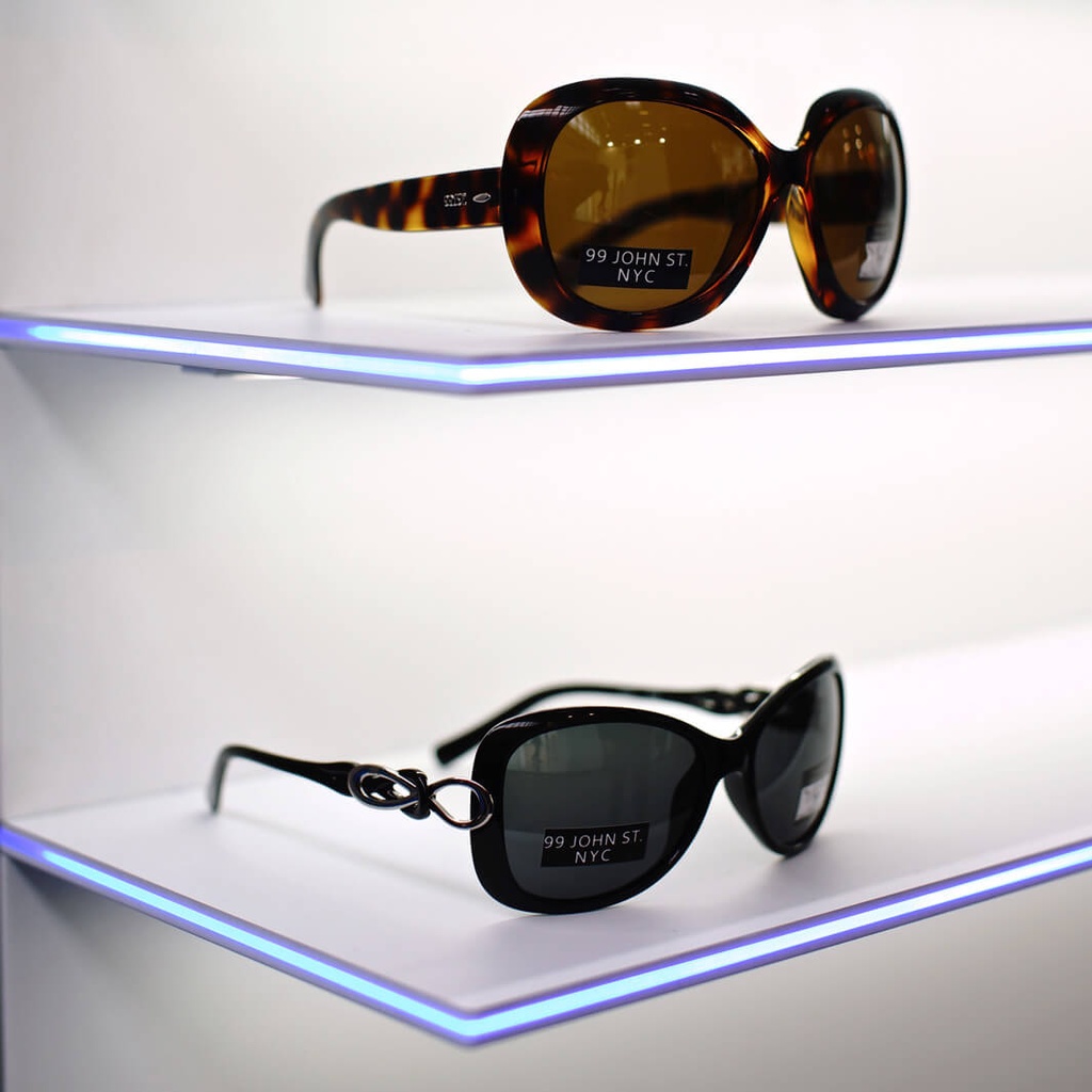 Vivida wall display, 7 LED shelves, acrylic, edge lighting