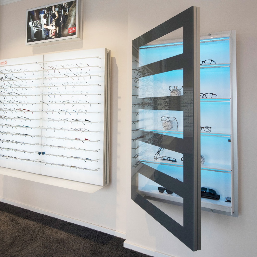 Showcase with doors, shelves, 900x1500x350 mm