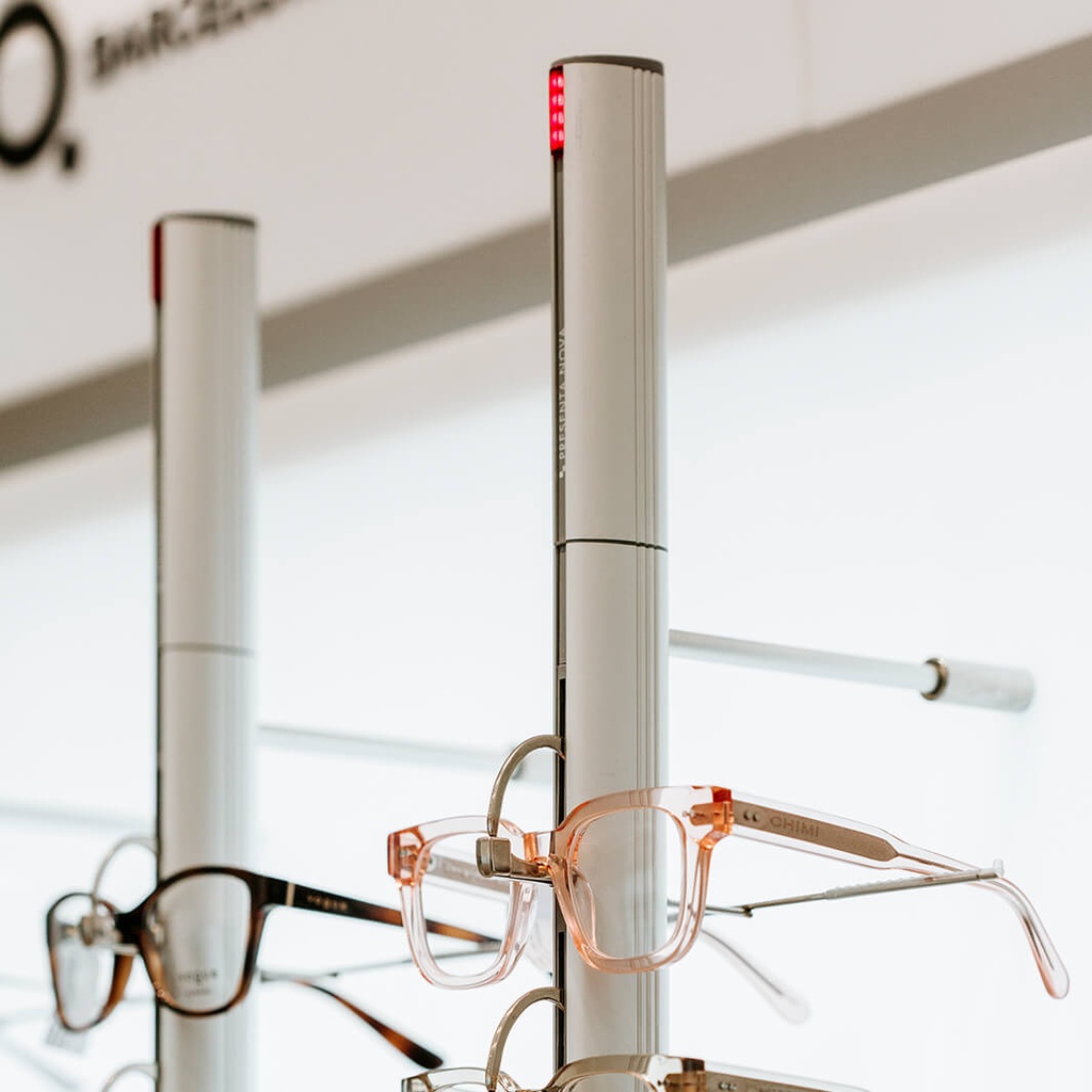 SRC wall display, 2 remote lockable rods (36), 450x1500x280 mm