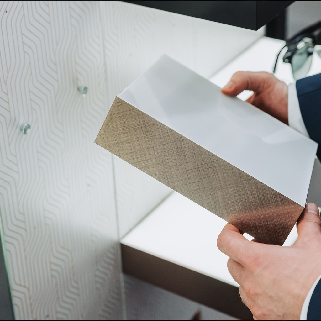 Stripe LED shelf, magnetic bottom, 200x200x50 mm