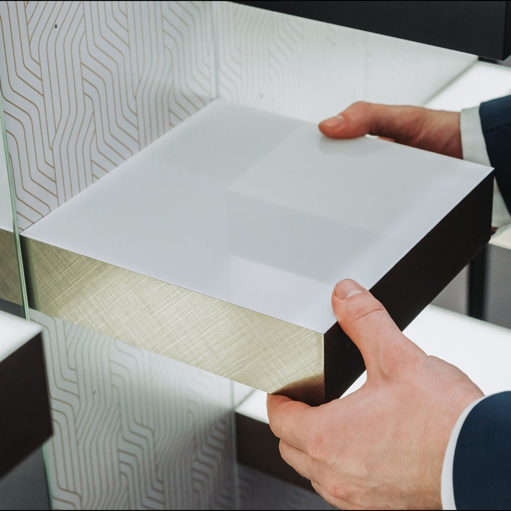 Stripe Single Lock LED shelf, magnetic bottom, 200x200x50 mm