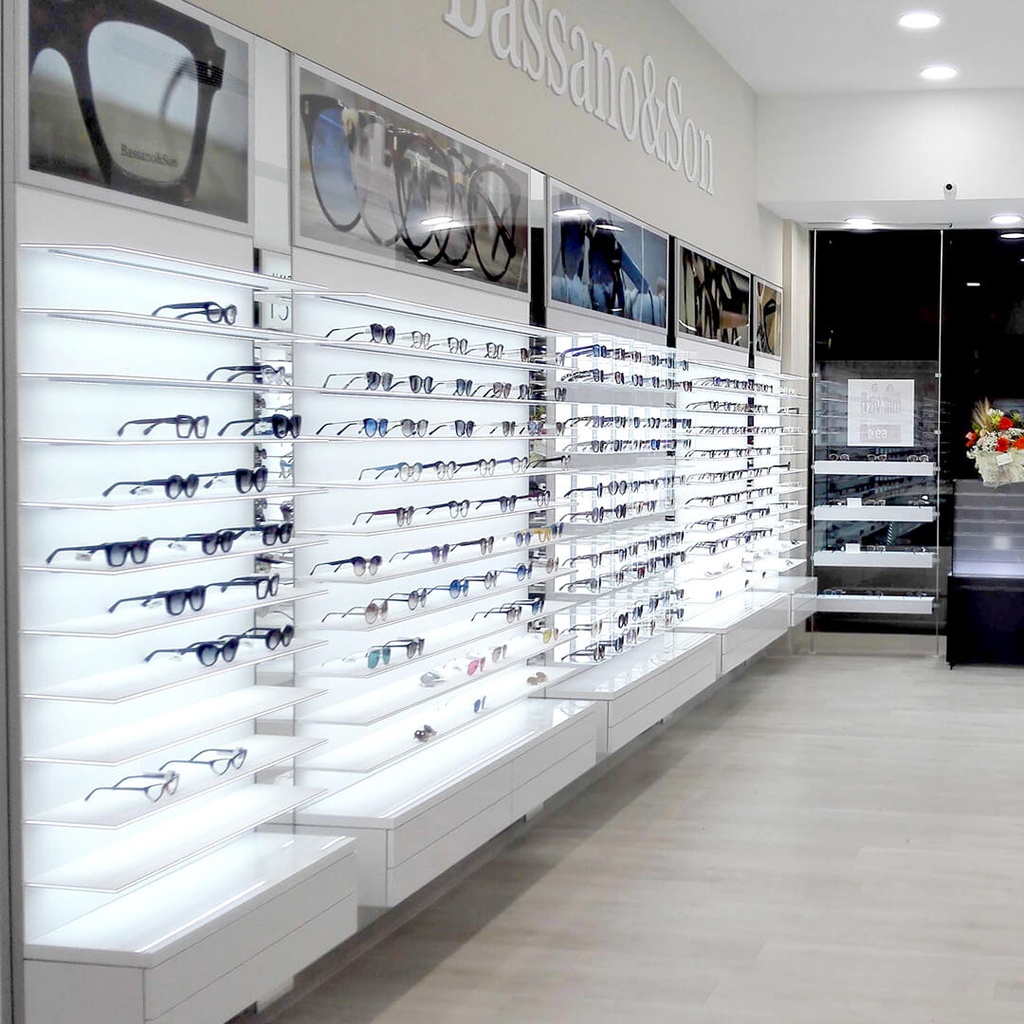 Vivida wall display, 10 LED shelves, acrylic, edge lighting