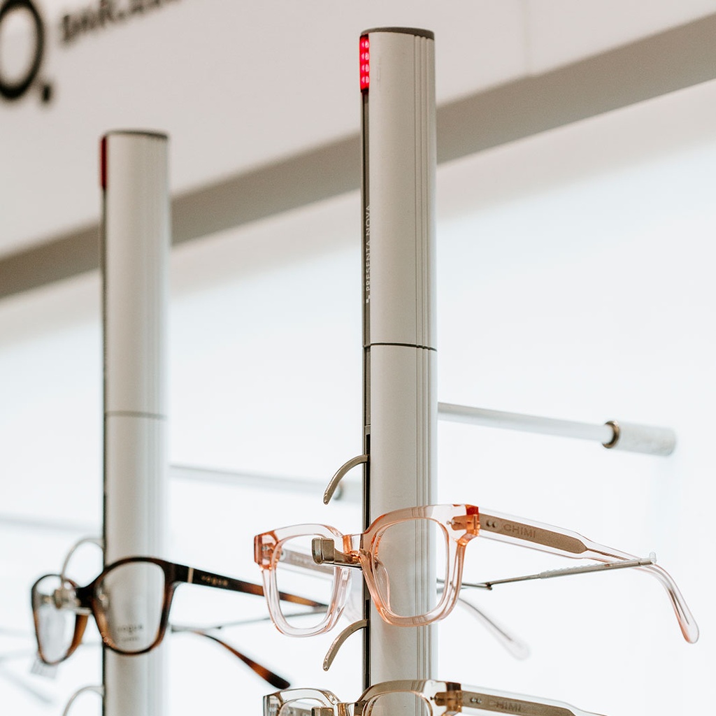 SRC wall display, 3 remote lockable rods (54), 700x1500x280 mm