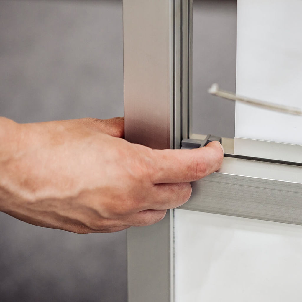 FS display, rotating plate with lockable rods